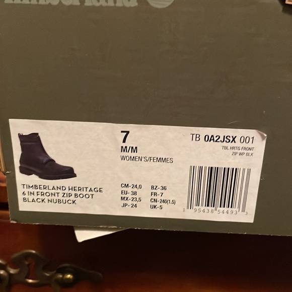 All black women’s Timberland Heritage 6in front zipper boot size 7 slightly used - Picture 7 of 7